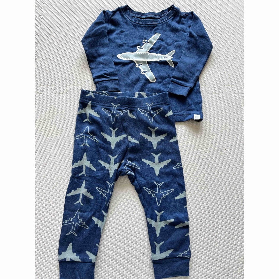 gap baby 80センチ　パジャマ　飛行機　男の子　寝巻き キッズ/ベビー/マタニティのベビー服(~85cm)(パジャマ)の商品写真