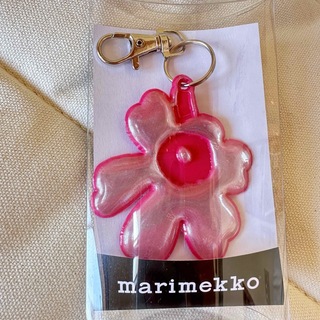 marimekko - 【廃盤品】マリメッコ　ウニッコ　キーホルダー　ピンク　反射付き
