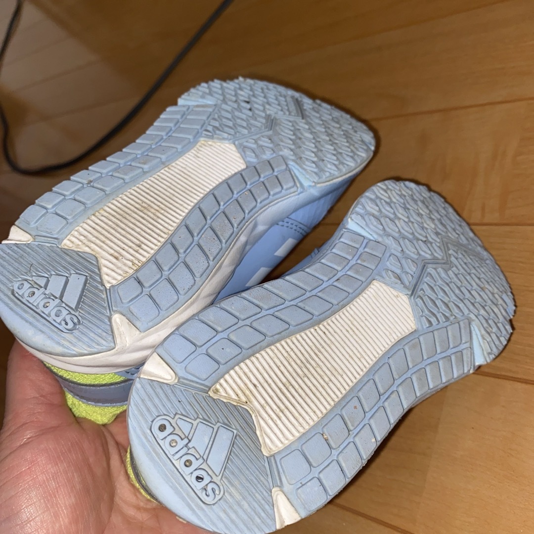 adidas(アディダス)のadidas👟18cm キッズ/ベビー/マタニティのキッズ靴/シューズ(15cm~)(スニーカー)の商品写真