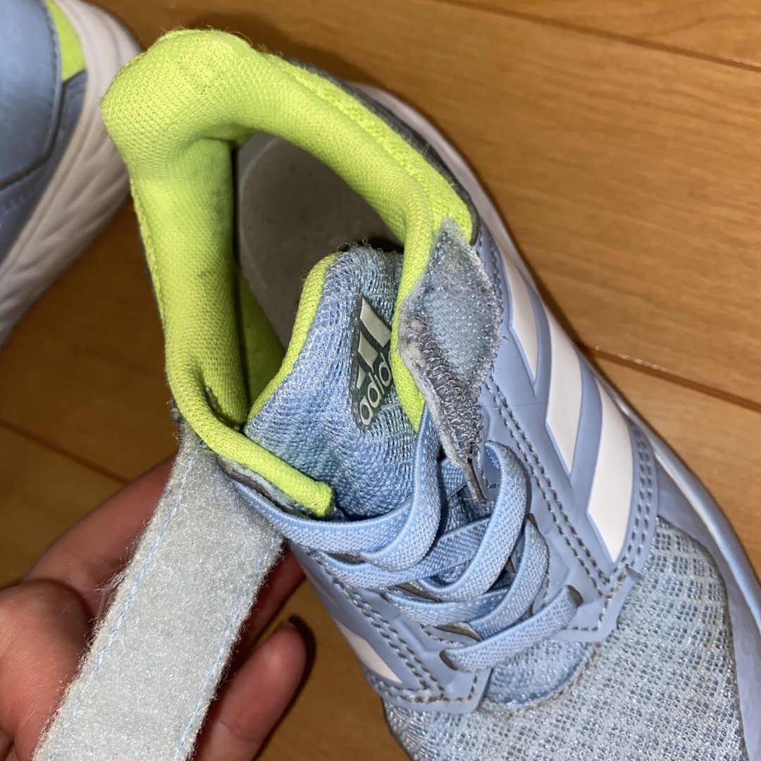 adidas(アディダス)のadidas👟18cm キッズ/ベビー/マタニティのキッズ靴/シューズ(15cm~)(スニーカー)の商品写真