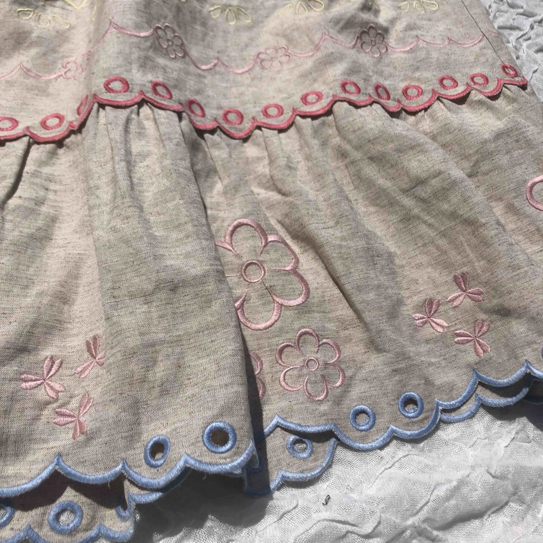Chesty(チェスティ)のchesty カットワーク　刺繍　スカート　水色 レディースのスカート(ひざ丈スカート)の商品写真