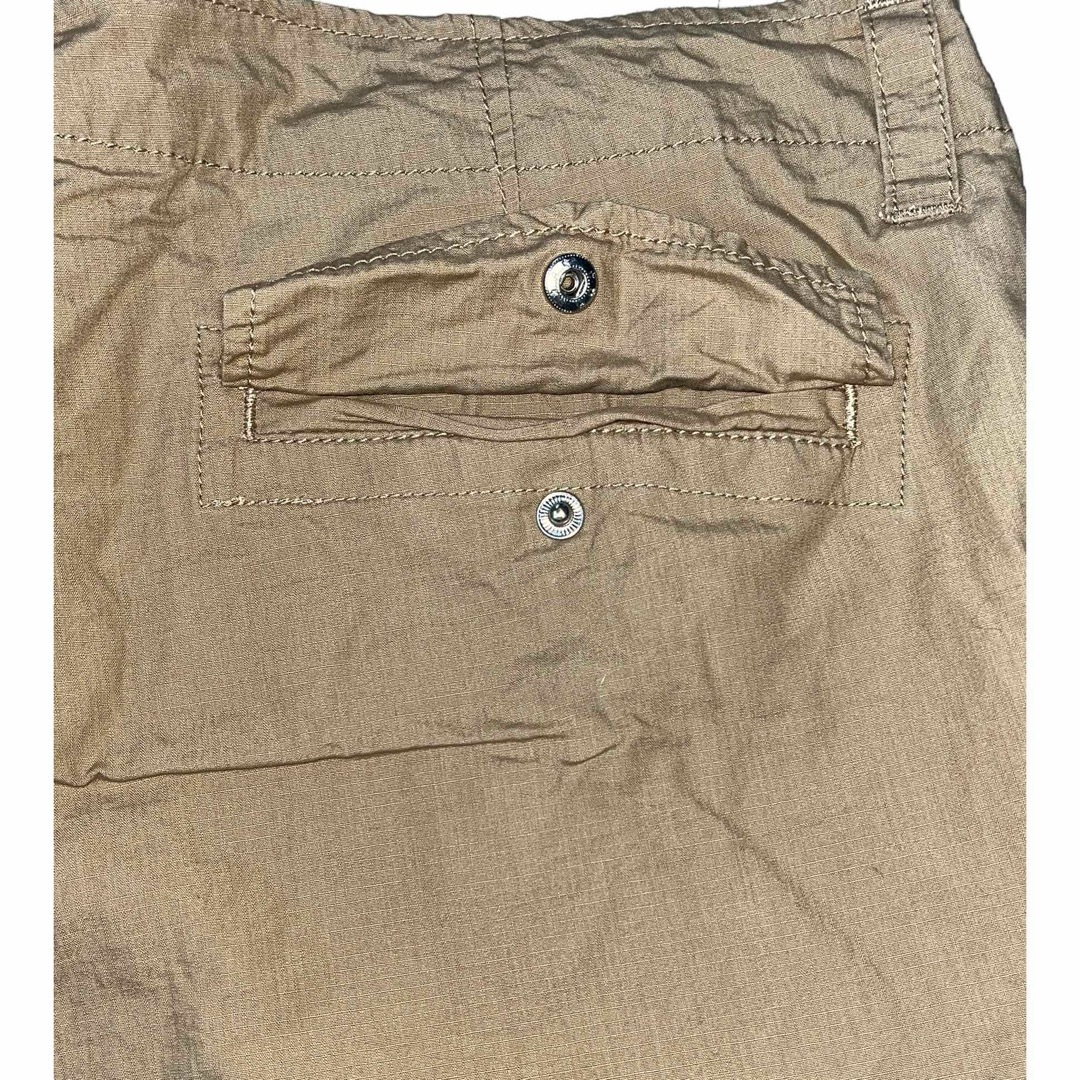 ハーフカーゴパンツ　カーキ　Lサイズ　ポケット付き メンズのパンツ(ショートパンツ)の商品写真