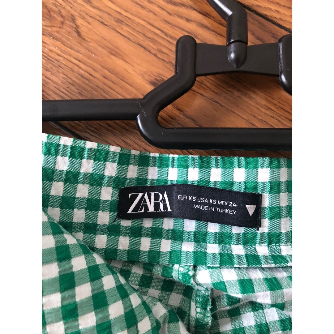 ZARA(ザラ)のZARA グリーン　チェックフレアパンツ　M レディースのパンツ(カジュアルパンツ)の商品写真