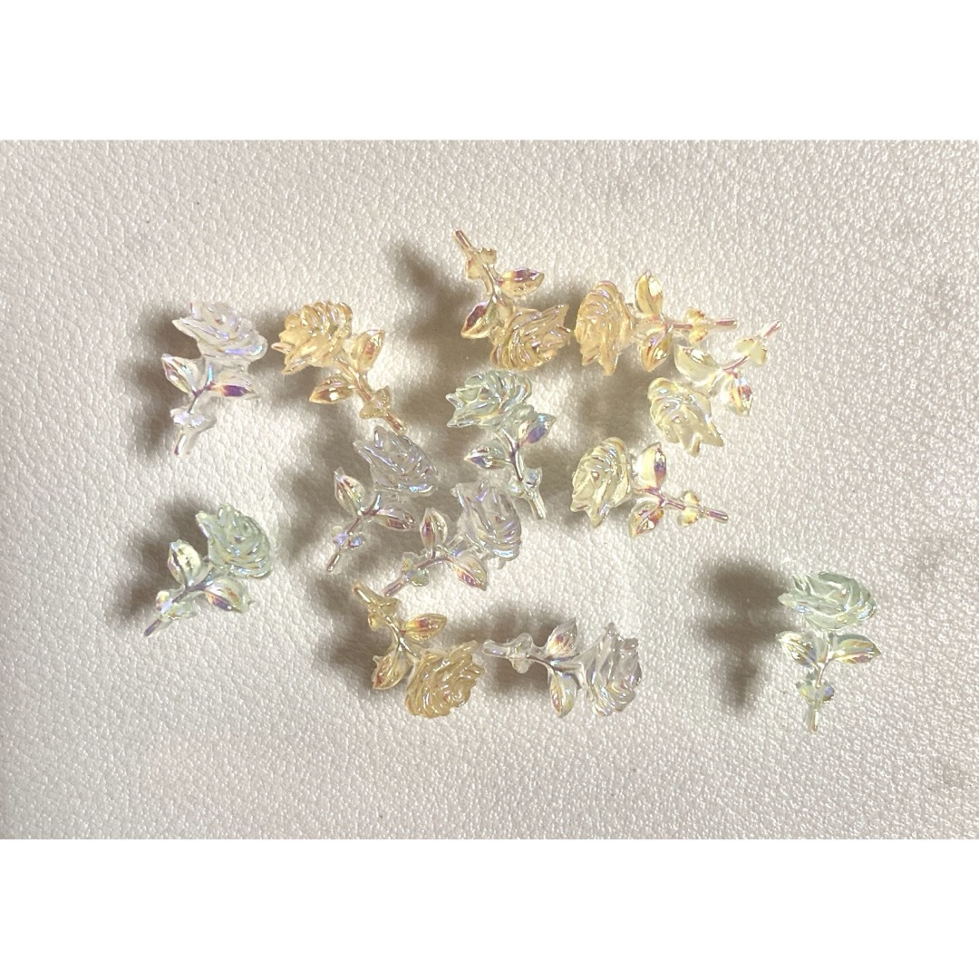 蓄光　バラ　デコパーツ　ネイルパーツ　薔薇の花 ハンドメイドの素材/材料(各種パーツ)の商品写真