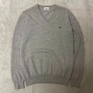 ラコステ(LACOSTE)の【定番人気】ラコステ  Vネック グレーニット 4/L 美品 ワニロゴワッペン(ニット/セーター)