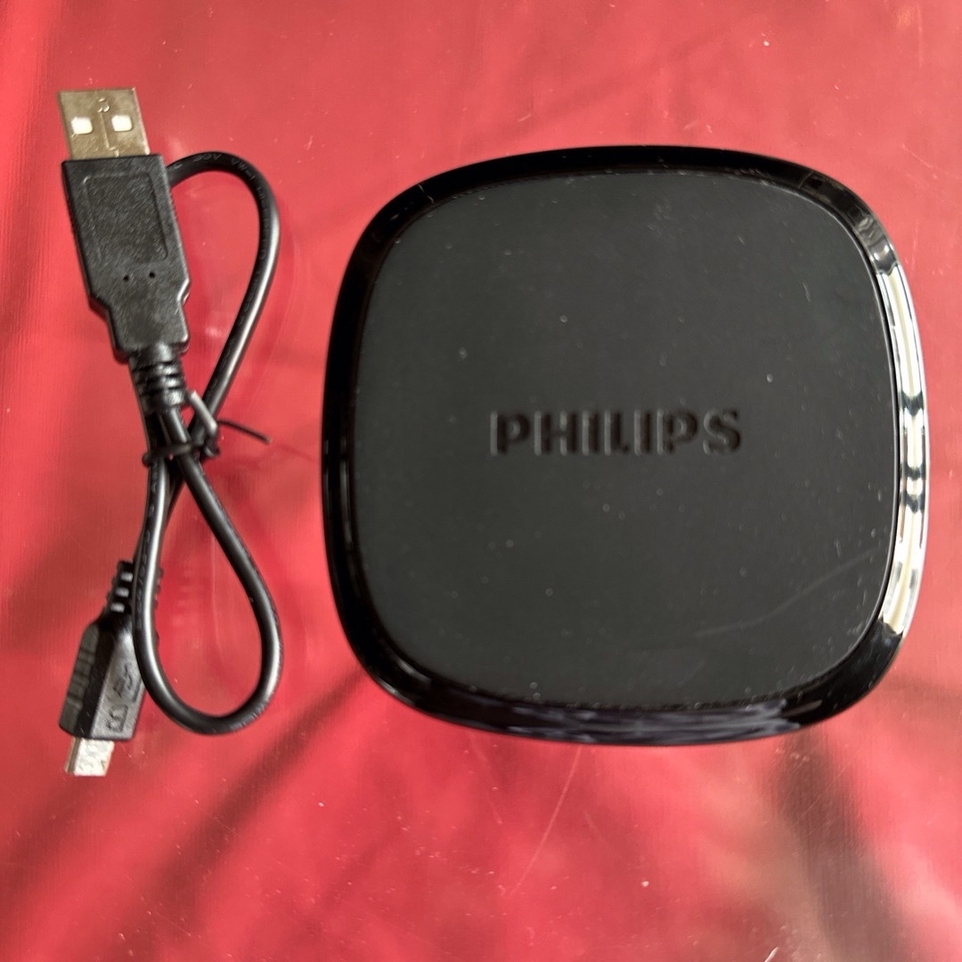 PHILIPS(フィリップス)のPHILIPS フィリップス　Qiワイヤレス充電器「DLP9062」 スマホ/家電/カメラのスマートフォン/携帯電話(バッテリー/充電器)の商品写真