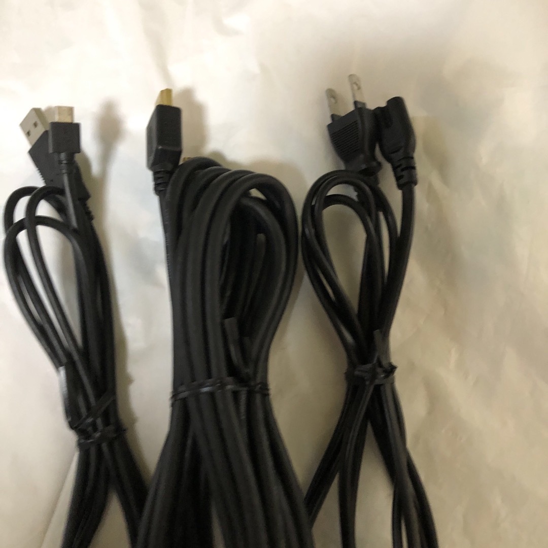 PS4 プレステ4 HDMIケーブル USBケーブル 電源コード 3点セット エンタメ/ホビーのゲームソフト/ゲーム機本体(その他)の商品写真