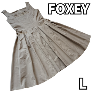 フォクシーニューヨーク(FOXEY NEW YORK)の【✨繊細な透明感✨】　FOXEY　ワンピース プリーツ ベージュ　L(ひざ丈ワンピース)