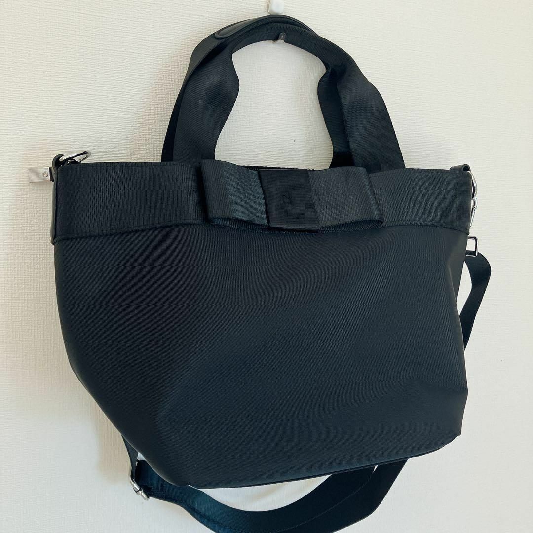【ブラック】ハンドバッグ　ショルダーバッグ　リボン　撥水　ファスナー付き背面収納 レディースのバッグ(トートバッグ)の商品写真