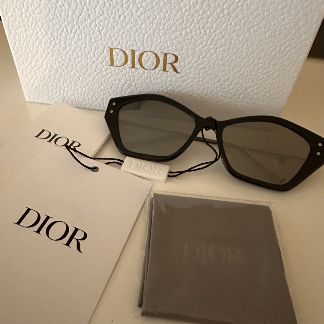 Dior(ディオール)のdior サングラス　MISDS1UXR ブラック レディースのファッション小物(サングラス/メガネ)の商品写真