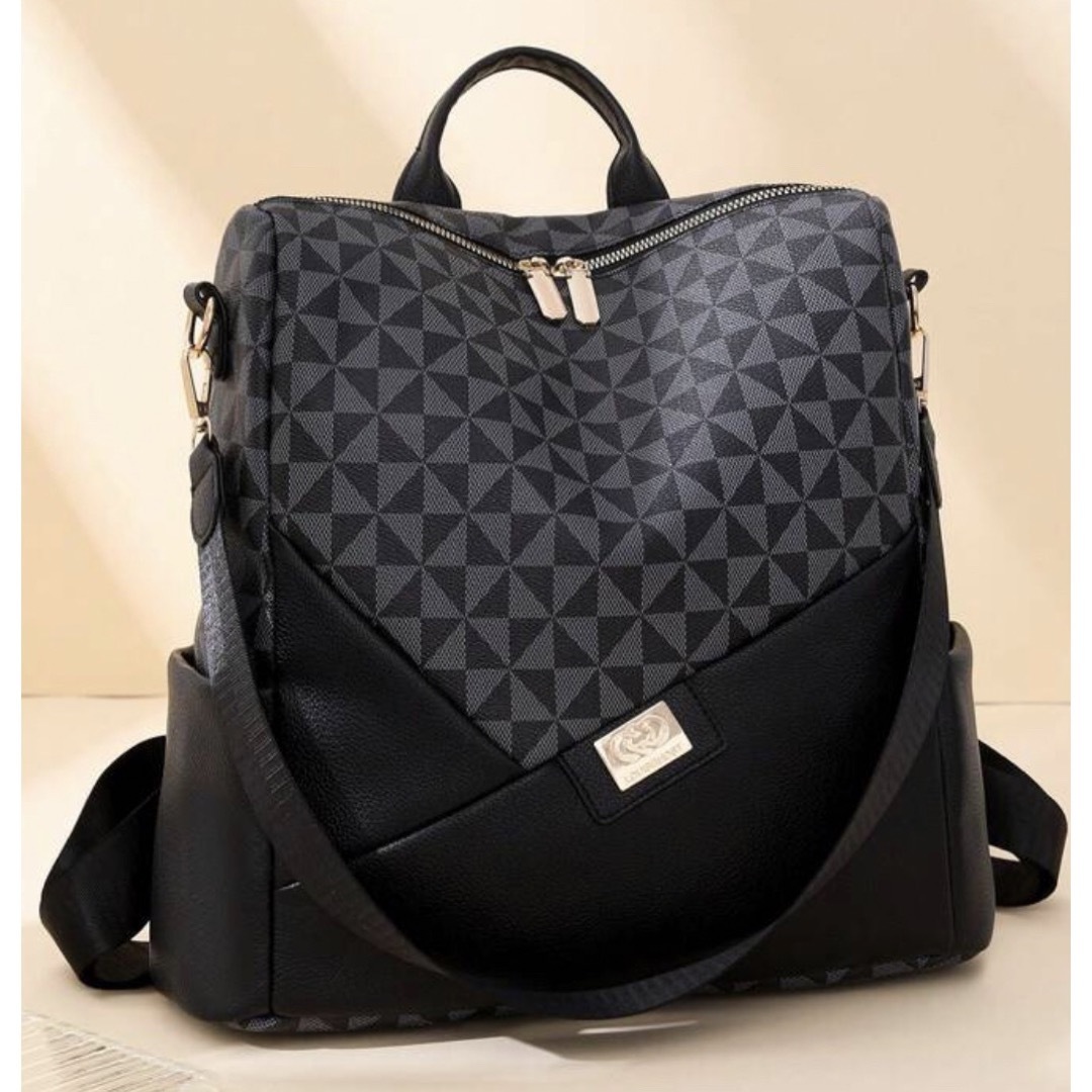 【在庫処分セール】ZARAジャンル 韓国ファッション 大容量 上品 リュック　黒 レディースのバッグ(リュック/バックパック)の商品写真