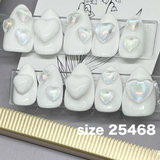 ぷっくりハートホワイトネイルチップ25468 ハンドメイドのアクセサリー(ネイルチップ)の商品写真