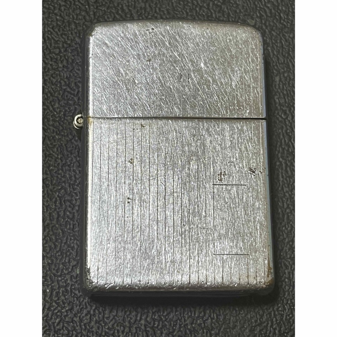 ZIPPO(ジッポー)の1949年後期-51年前期ブラス製5バレルヴィンテージZIPPOエンジンターン メンズのファッション小物(タバコグッズ)の商品写真