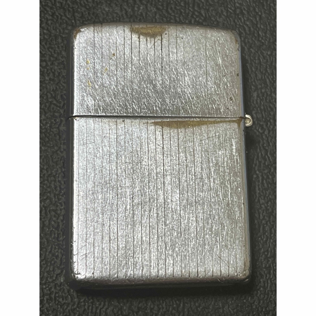 ZIPPO(ジッポー)の1949年後期-51年前期ブラス製5バレルヴィンテージZIPPOエンジンターン メンズのファッション小物(タバコグッズ)の商品写真