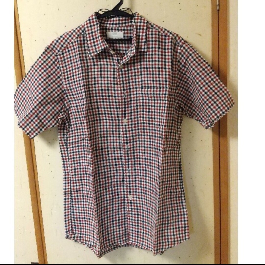 ユニクロ　半袖シャツ、　チェック　赤　青　白 メンズのトップス(シャツ)の商品写真
