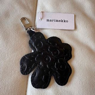 マリメッコ(marimekko)のマリメッコ　新品　レザー　ウニッコ　キーホルダー　ブラック　廃盤　レア(キーホルダー)