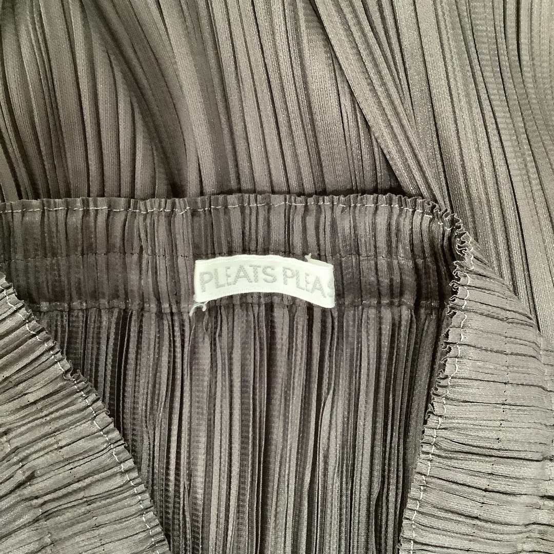 ISSEY MIYAKE(イッセイミヤケ)の♪♪ISSEY MIYAKE イッセイミヤケ PLEATS PLEASE スカート  ダークブラウン レディースのスカート(ロングスカート)の商品写真