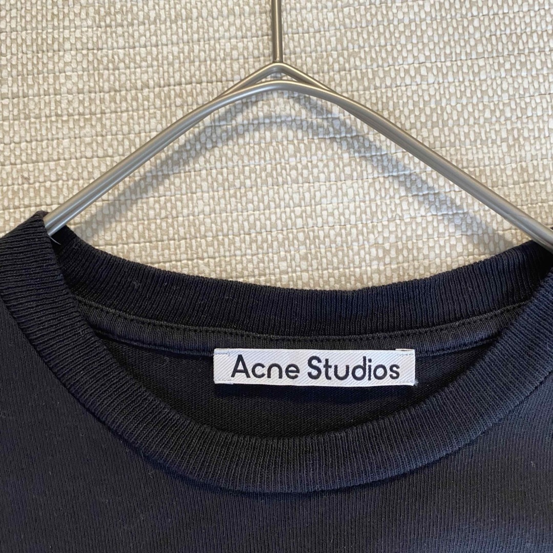 Acne Studios(アクネストゥディオズ)の【美品】アクネストゥディオス　サークルロゴTシャツ　カットソー　半袖　人気　春夏 メンズのトップス(Tシャツ/カットソー(半袖/袖なし))の商品写真