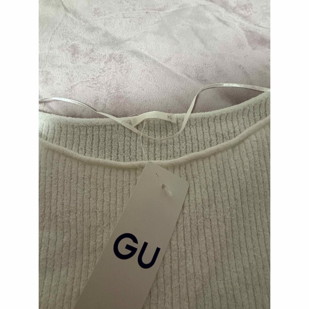 GU(ジーユー)のジーユー　リブニット　薄い生地　GU XL 未使用　新品　白　無地 メンズのトップス(Tシャツ/カットソー(七分/長袖))の商品写真
