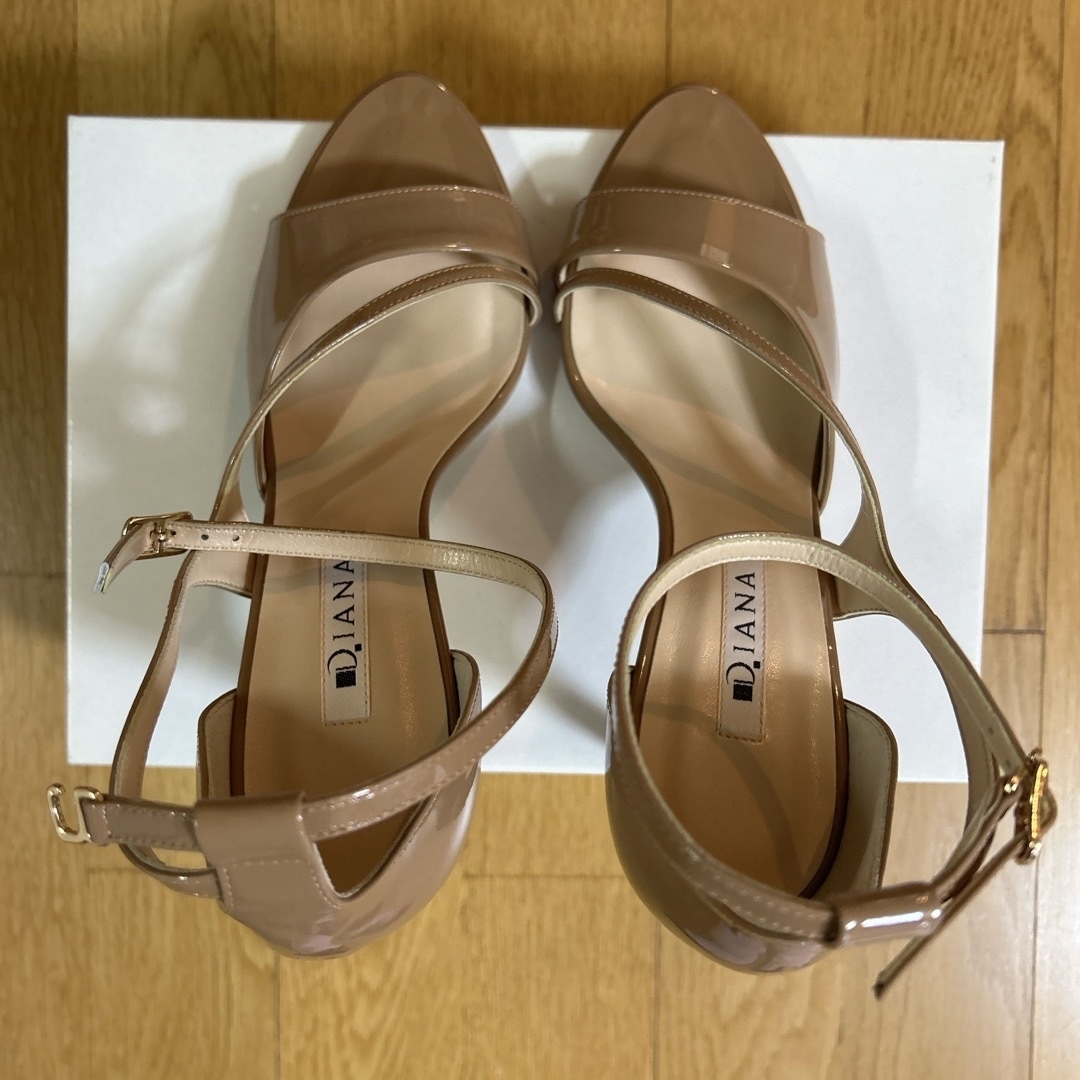 DIANA ダイアナ ヒール パンプス 24.5 エナメル レザー i114 た DIANA ダイアナ ヒール パンプス 24.5 エナメル レザー i114 た