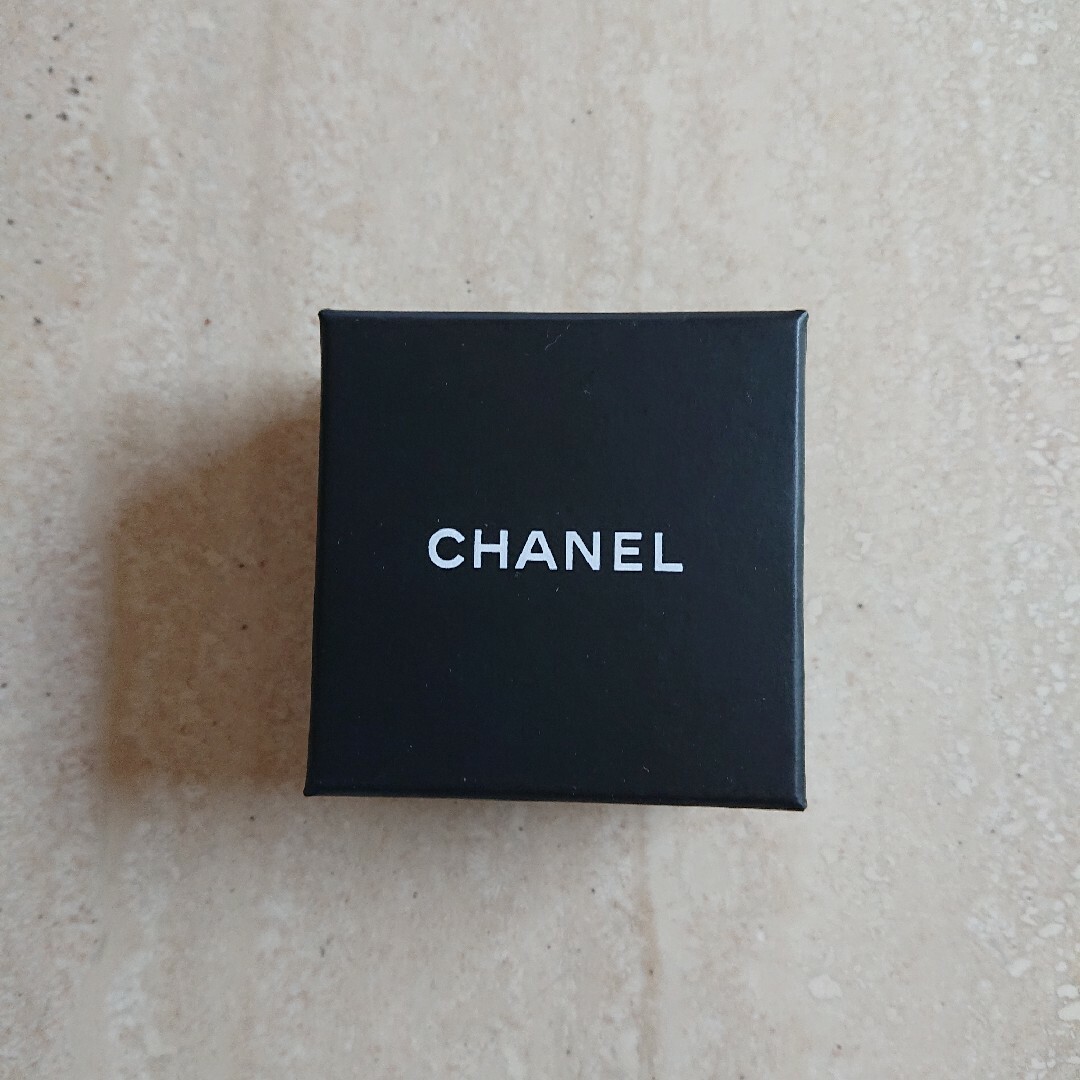 CHANEL(シャネル)のシャネル ピアス空箱 レディースのバッグ(ショップ袋)の商品写真