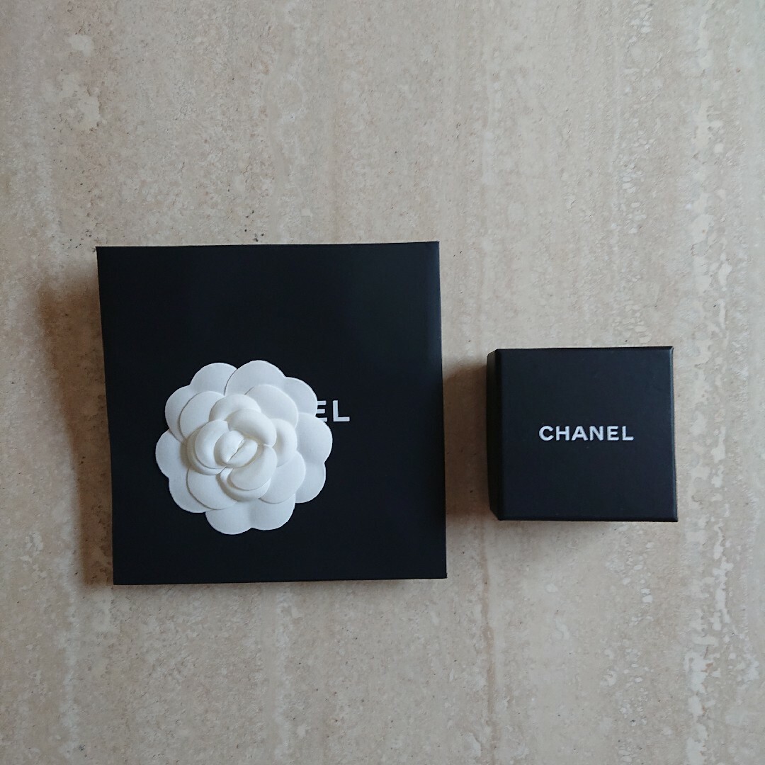 CHANEL(シャネル)のシャネル ピアス空箱 レディースのバッグ(ショップ袋)の商品写真