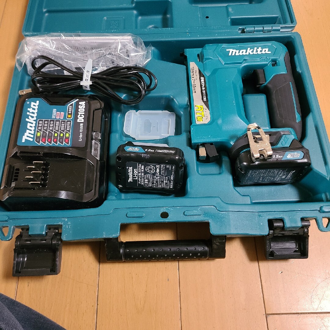 Makita(マキタ)のマキタバッテリータッカー スポーツ/アウトドアの自転車(工具/メンテナンス)の商品写真