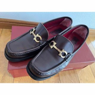 サルヴァトーレフェラガモ(Salvatore Ferragamo)の【美品】フェラガモ　ローファー　23.5cm(ローファー/革靴)