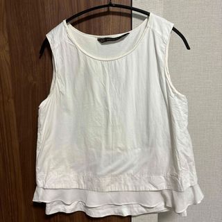 ザラ(ZARA)のZARA   ぺプラムノースリーブ　ホワイト(タンクトップ)