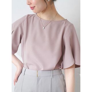 ナチュラルクチュール(natural couture)のナチュラルクチュール　BACKパールハチワレスリーブTOPS(シャツ/ブラウス(半袖/袖なし))