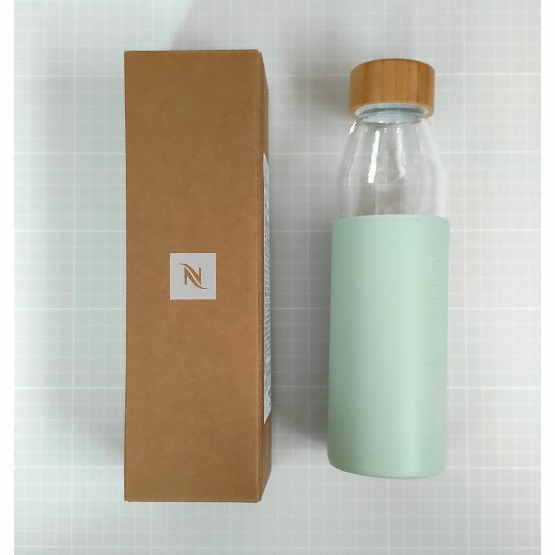 NESPRESSO(ネスプレッソ)のNespressoガラス製ウォーターボトル 薄緑 500ml 非売品 限定品 インテリア/住まい/日用品のキッチン/食器(容器)の商品写真