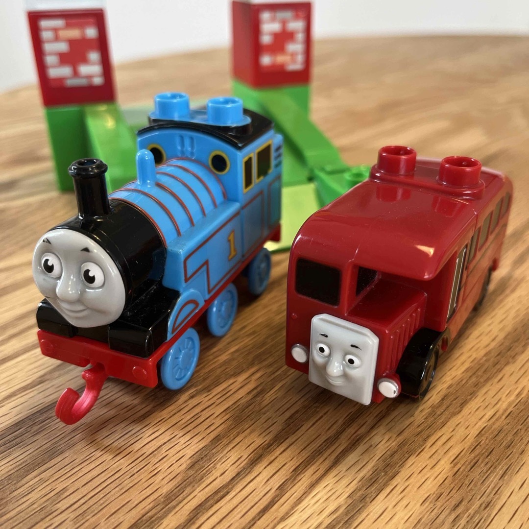 Fisher-Price(フィッシャープライス)のメガブロック　バーティ&トーマス　ファーカー駅 キッズ/ベビー/マタニティのおもちゃ(積み木/ブロック)の商品写真