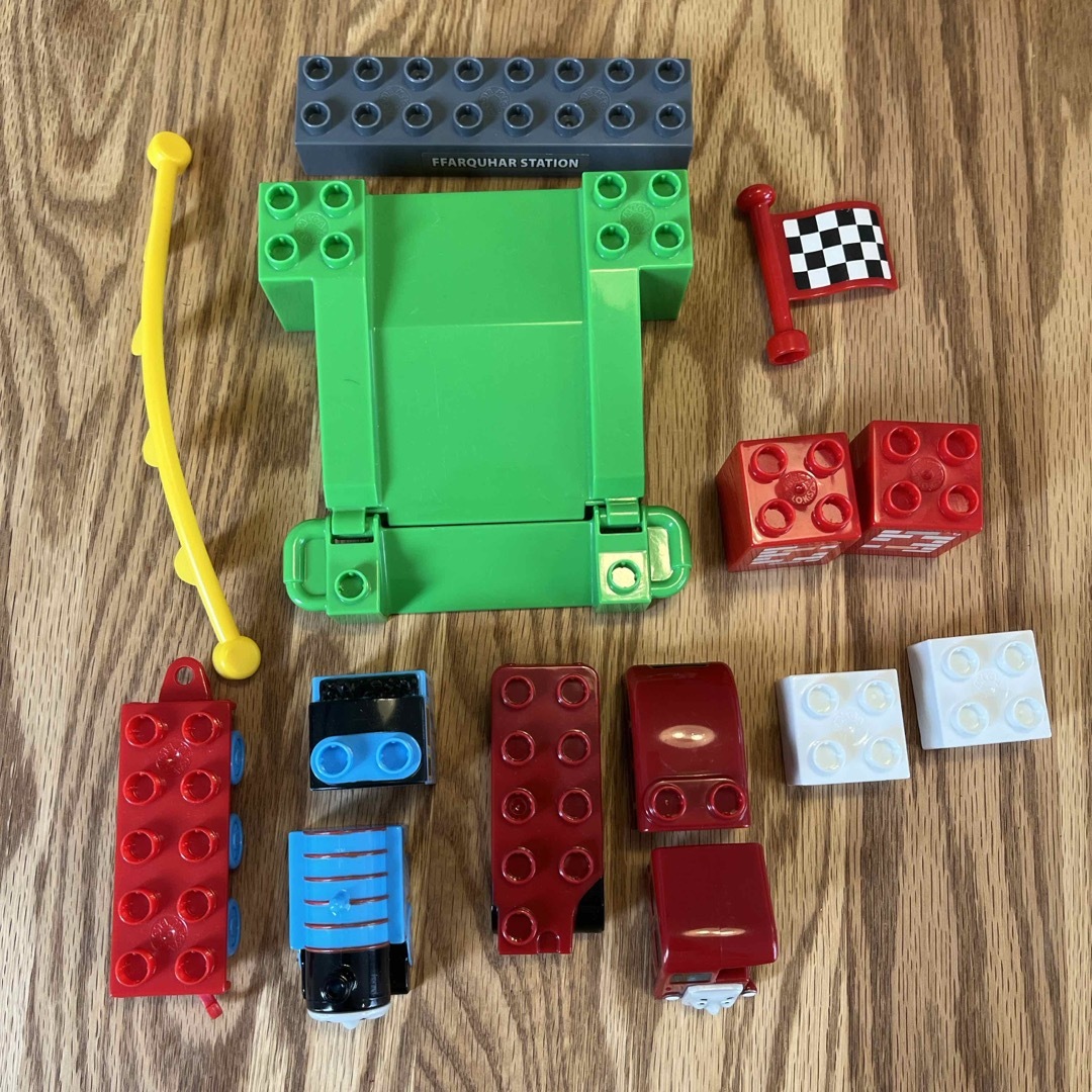 Fisher-Price(フィッシャープライス)のメガブロック　バーティ&トーマス　ファーカー駅 キッズ/ベビー/マタニティのおもちゃ(積み木/ブロック)の商品写真