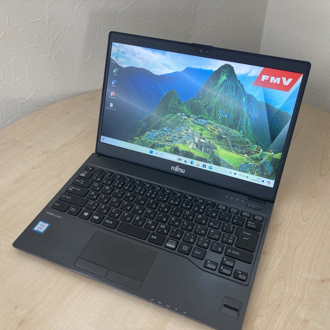 富士通(フジツウ)の富士通 LIFEBOOK U Series ノートPC i7 8世代 225 スマホ/家電/カメラのPC/タブレット(ノートPC)の商品写真