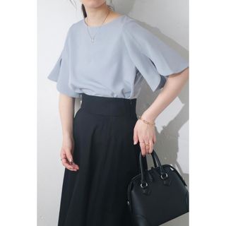 ナチュラルクチュール(natural couture)のナチュラルクチュール　BACKパールハチワレスリーブTOPS(シャツ/ブラウス(半袖/袖なし))