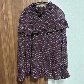 ローリーズファーム(LOWRYS FARM)の美品　小花柄ブラウス　ぺプラム(シャツ/ブラウス(長袖/七分))