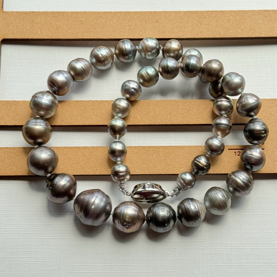 南洋真珠ネックレス　黒蝶真珠の大きなバロックパール　ゴージャスなネックレスです！ レディースのアクセサリー(ネックレス)の商品写真