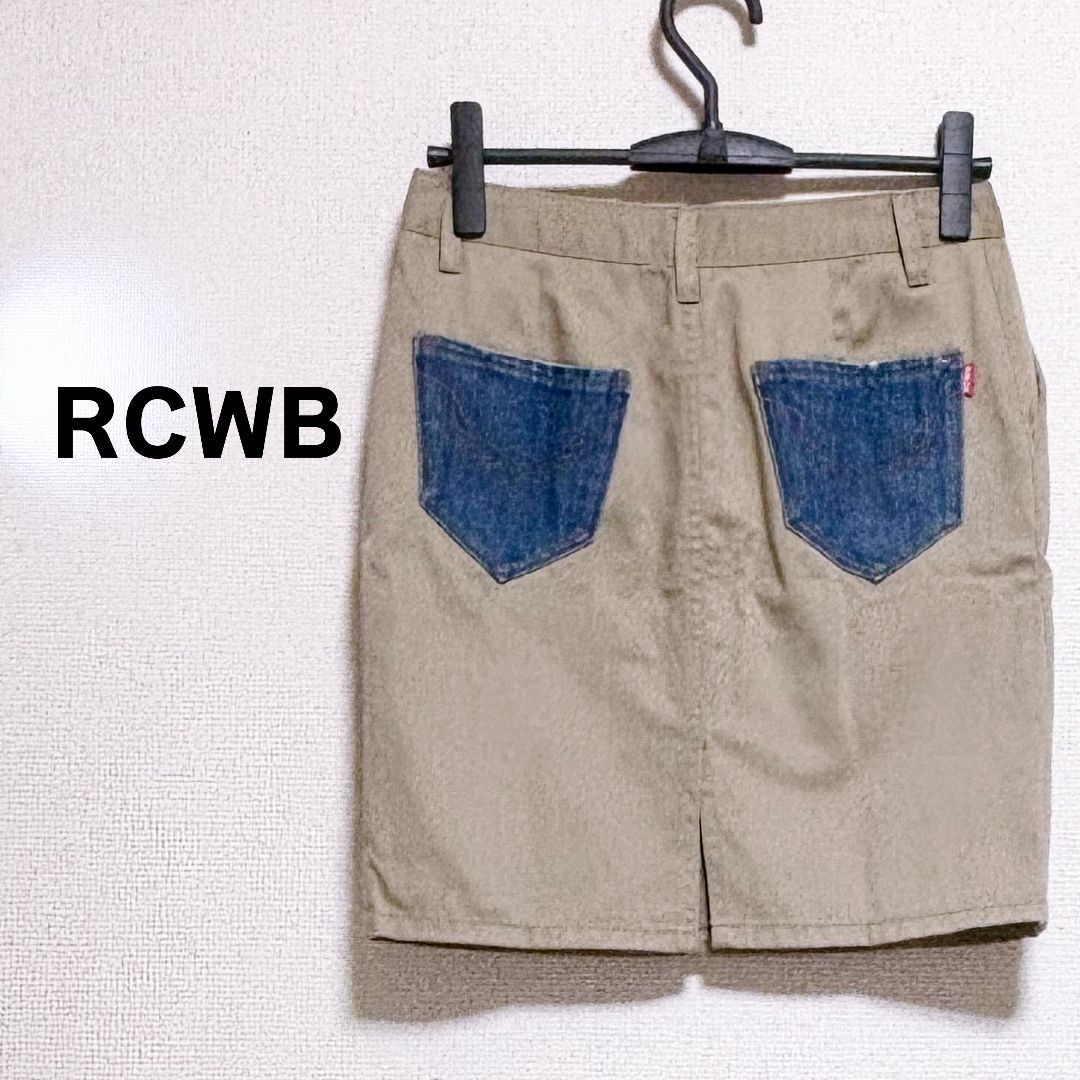 RODEO CROWNS WIDE BOWL(ロデオクラウンズワイドボウル)のRCWB ロデオクラウンズワイドボウル　ミニスカート　ジーンズポケット　ベージュ レディースのスカート(ミニスカート)の商品写真