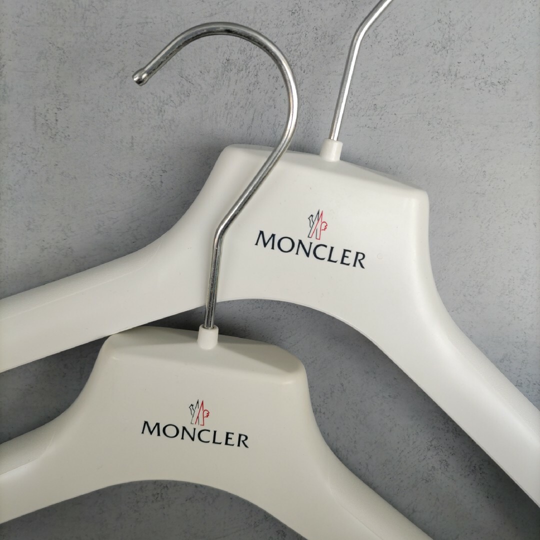 MONCLER - 【新品非売品】MONCLER(モンクレール)オリジナルハンガー2本