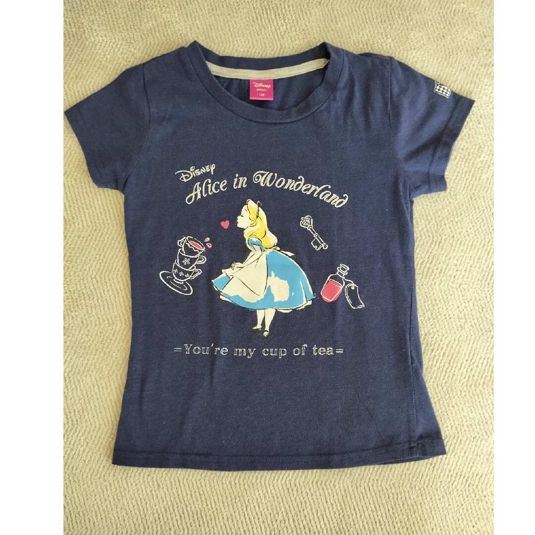 Disney(ディズニー)のディズニー紺色Ｔシャツ 130㌢ キッズ/ベビー/マタニティのキッズ服女の子用(90cm~)(Tシャツ/カットソー)の商品写真