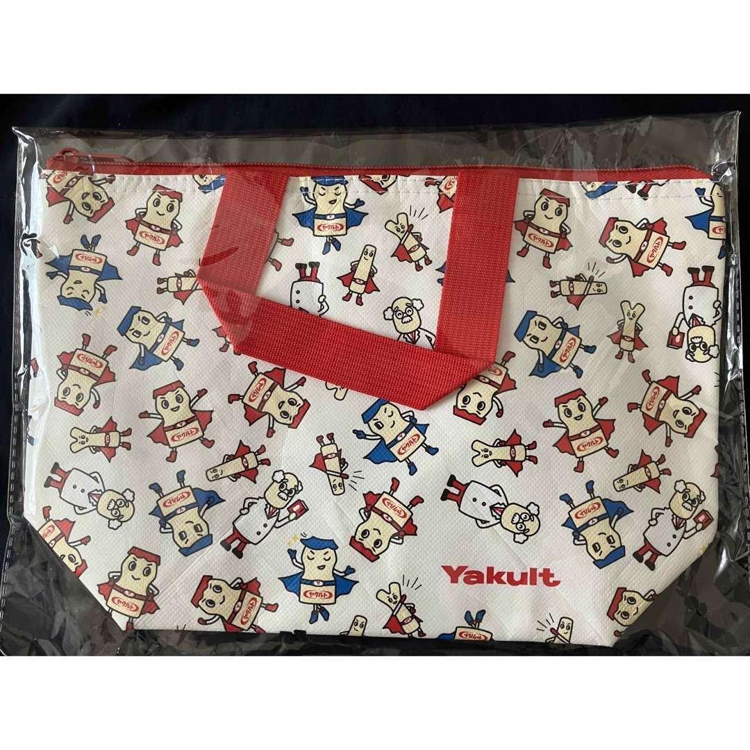 Yakult(ヤクルト)の【新品未開封】ヤクルト　保冷バッグ レディースのバッグ(エコバッグ)の商品写真