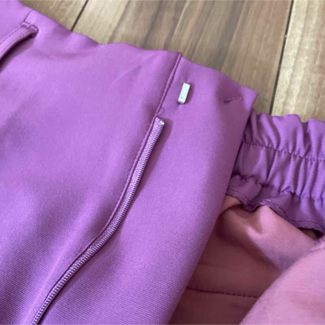 Avail(アベイル)の新品　試着　カラーパンツ　紫　パープル　担当カラー レディースのパンツ(デニム/ジーンズ)の商品写真