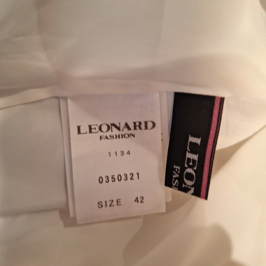 LEONARD(レオナール)の近年柄　新品　レオナール　LEONARD  ワンピース　42 レディースのワンピース(ロングワンピース/マキシワンピース)の商品写真