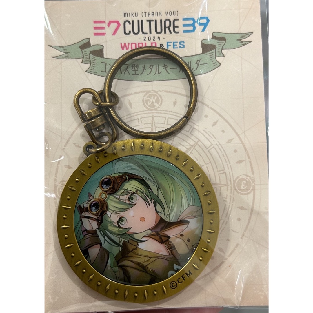 初音ミク　39culture コンパス型メタルキーホルダー　WORLD ミク　 エンタメ/ホビーのアニメグッズ(キーホルダー)の商品写真