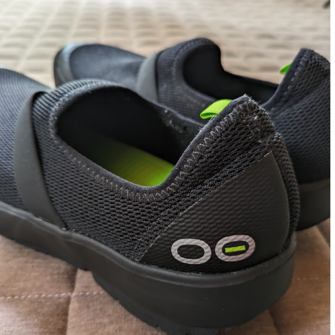 OOFOS(ウーフォス)のOOFOS ウーホス　スニーカー レディースの靴/シューズ(スニーカー)の商品写真