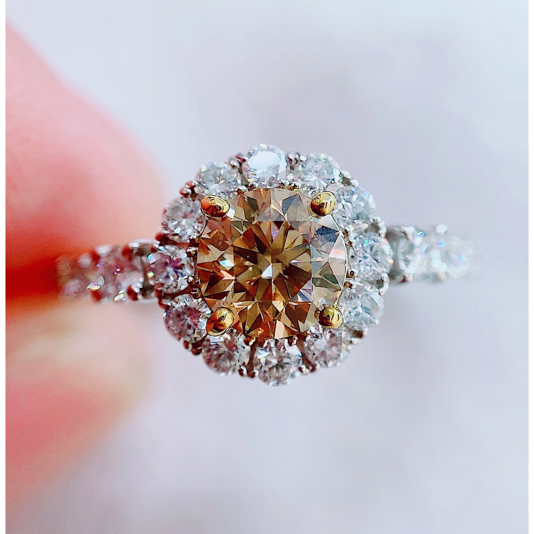 ★0.901ct★✨ファンシーカラー大粒ダイヤモンド0.67ctダイヤリング指輪 レディースのアクセサリー(リング(指輪))の商品写真
