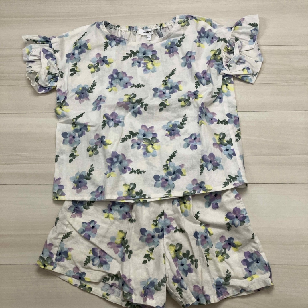 GLOBAL WORK(グローバルワーク)のセットアップ花柄110 キッズ/ベビー/マタニティのキッズ服女の子用(90cm~)(その他)の商品写真