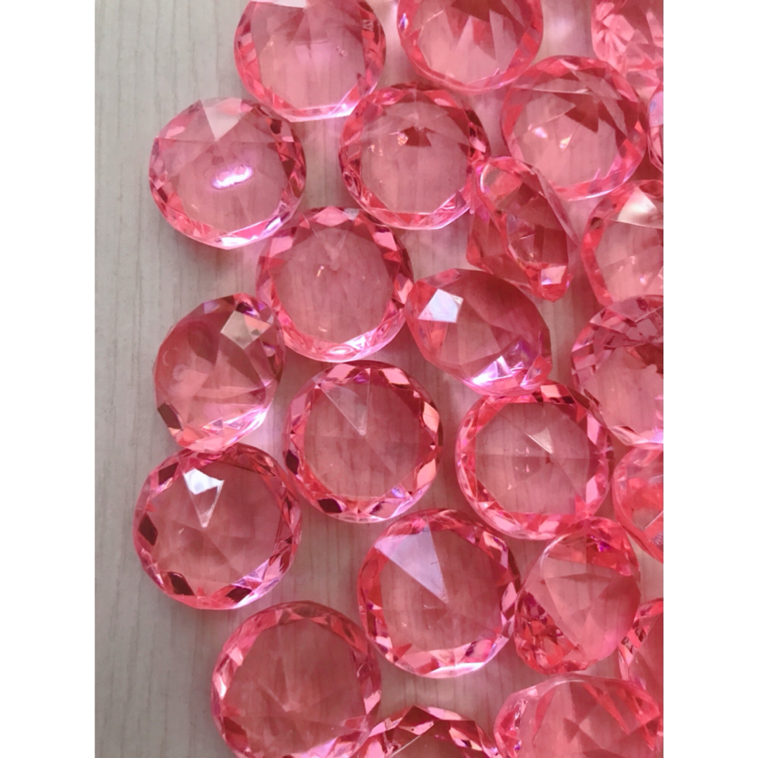 アクリルアイス　ピンク　60個 ハンドメイドの素材/材料(各種パーツ)の商品写真