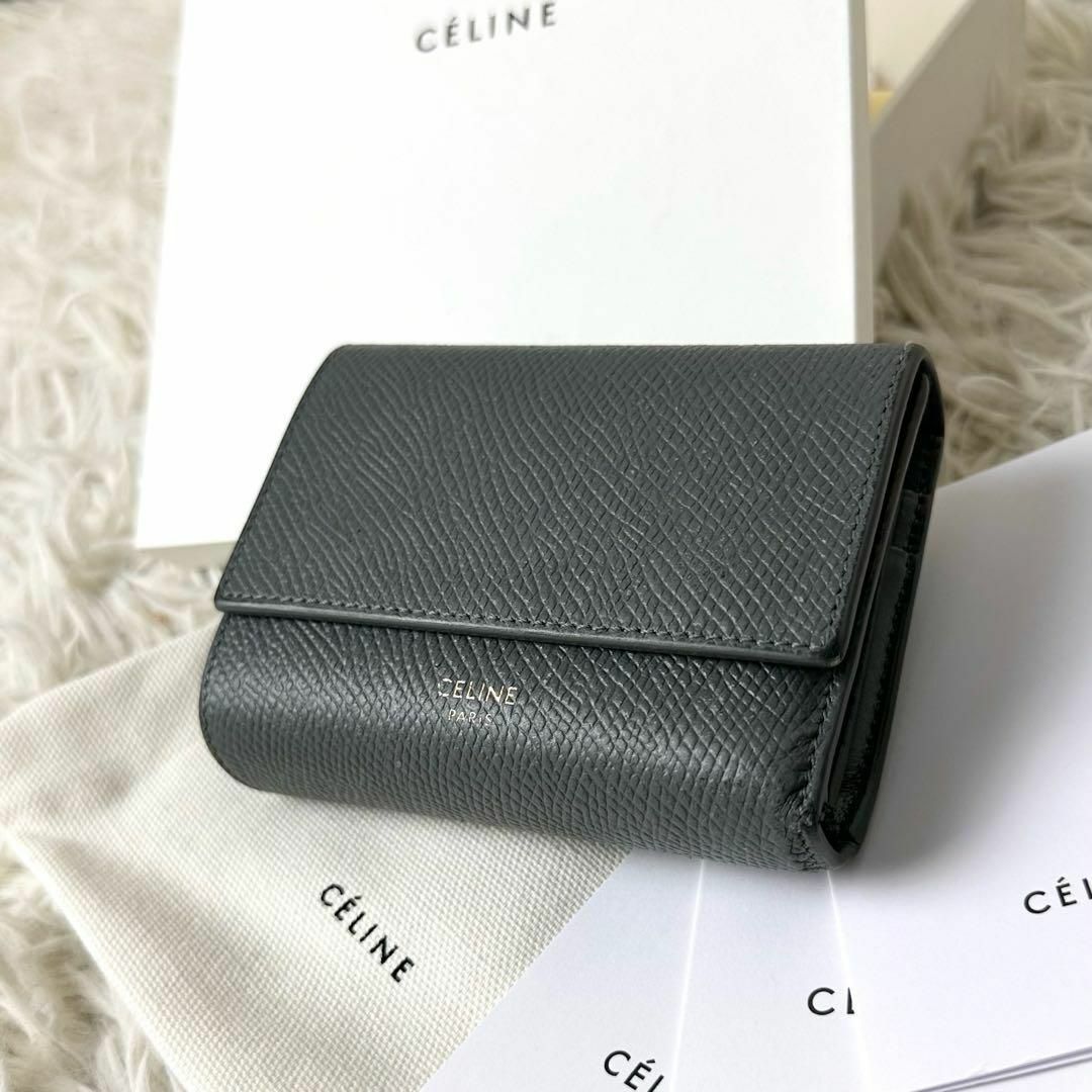 celine(セリーヌ)の現行 セリーヌ スモールトリフォールドウォレット ミニ財布 新型ロゴ グレー レディースのファッション小物(財布)の商品写真