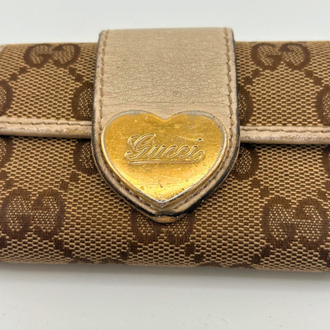 Gucci(グッチ)のGUCCI グッチ キーケース GGキャンバス ハート ロゴ金具 レザー レディースのファッション小物(キーケース)の商品写真